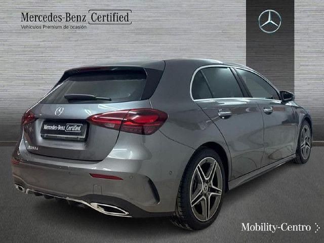 Usado Mercedes A180 AMG line 116 CV (85 kW) 2024 Gris montaña Utilitario