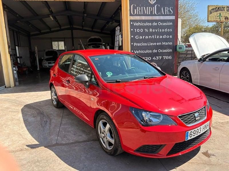 Usado Seat Ibiza Reference 85 CV (62 kW) 2012 Rojo Berlina