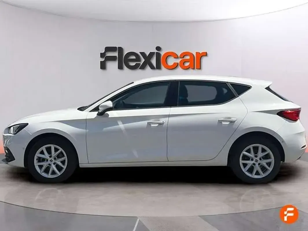 Usado Seat Leon Style 131 CV (96 kW) 2023 Blanco Utilitario