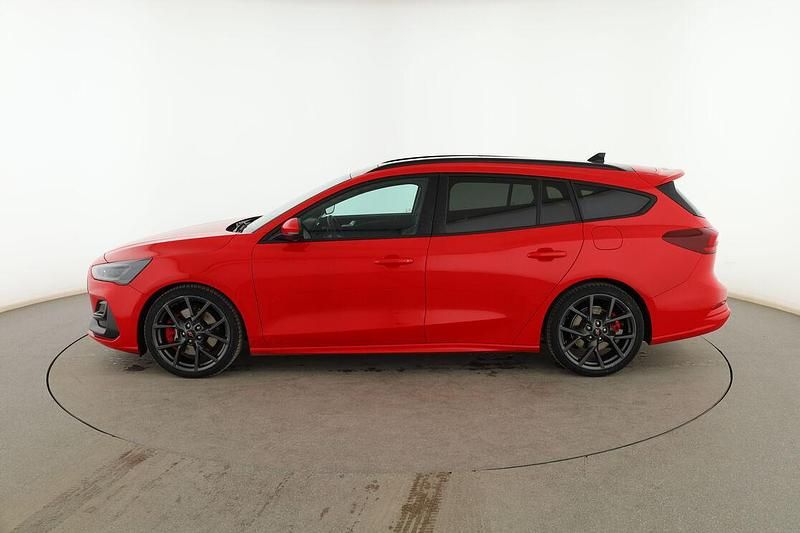 Usado Ford Focus ST 280 CV (205 kW) 2024 Rojo Familiar