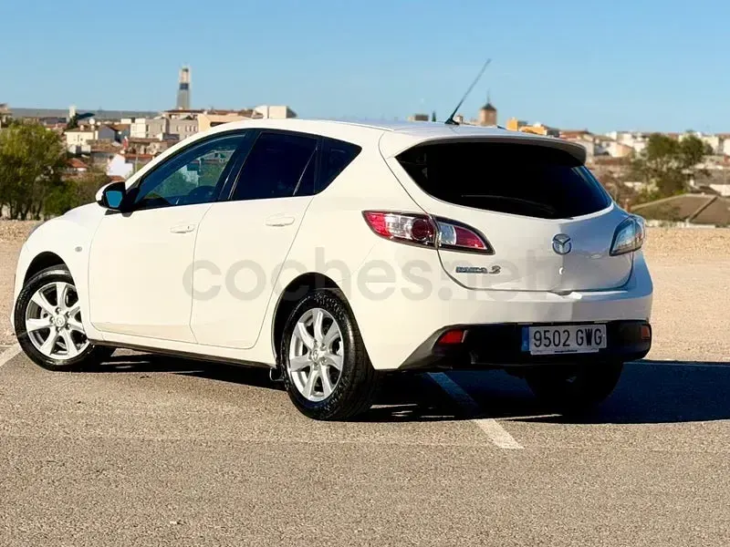 Käytetty Mazda 3 Active 105 HP (77 kW) 2010 Valkoinen Sedan
