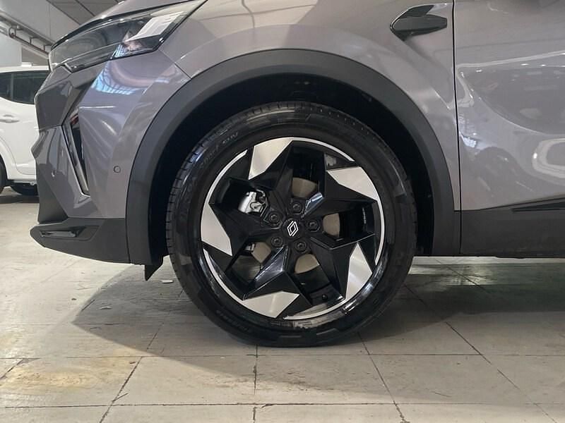 Usado Renault Captur Techno 100 CV (73 kW) 2025 Gris SUV