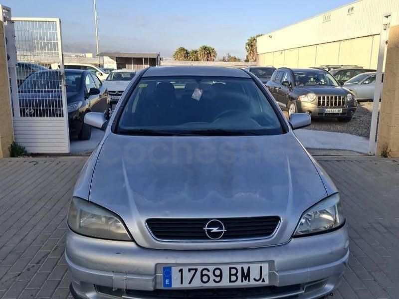 Usado Opel Astra Comfort 82 CV (60 kW) 2000 Gris / plata Berlina