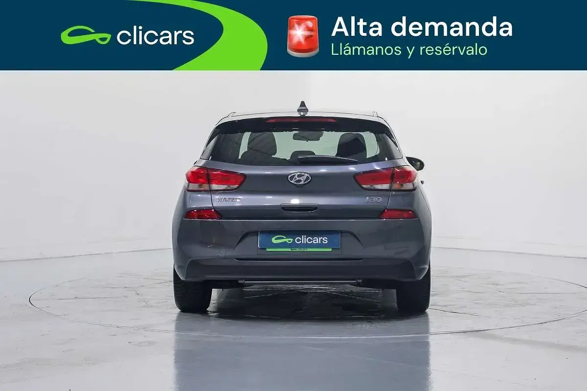 Usado Hyundai i30 140 CV (102 kW) 2018 Gris Utilitario