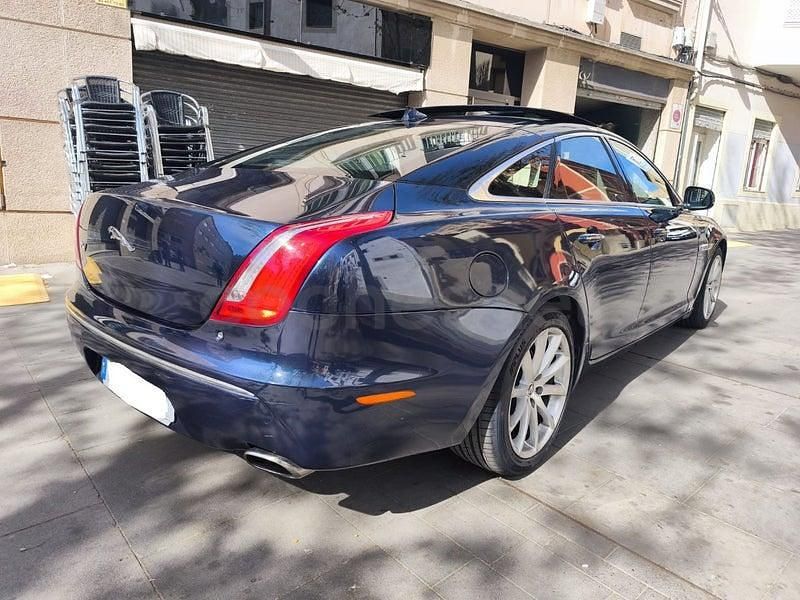 Usado Jaguar XJ Premium Luxury 340 CV (250 kW) 2012 Azul Berlina