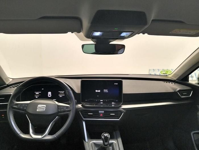 Używany Seat Leon Style 116 KM (85 kW) 2025 Biały Sedan/Limuzyna