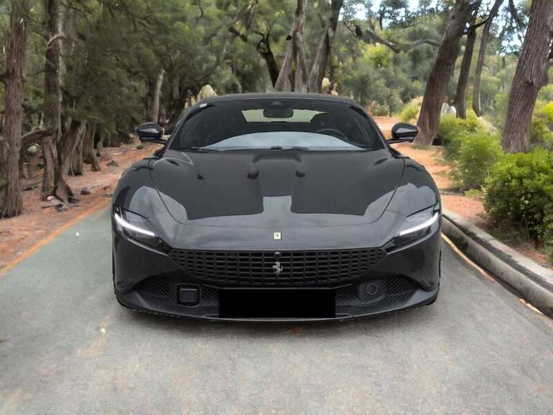 Gris Usado 2021 Ferrari Roma Coupe | 212.800 € - Imagen 1/4