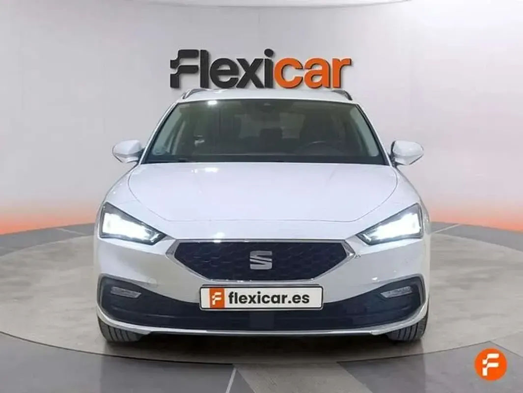 Usado Seat Leon Style 150 CV (110 kW) 2021 Blanco Utilitario