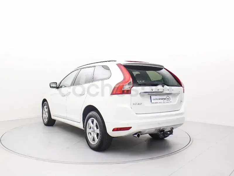 Usado Volvo XC60 Momentum 136 CV (100 kW) 2014 Blanco SUV
