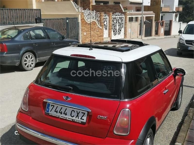Usado Mini ONE 90 CV (66 kW) 2004 Rojo Utilitario
