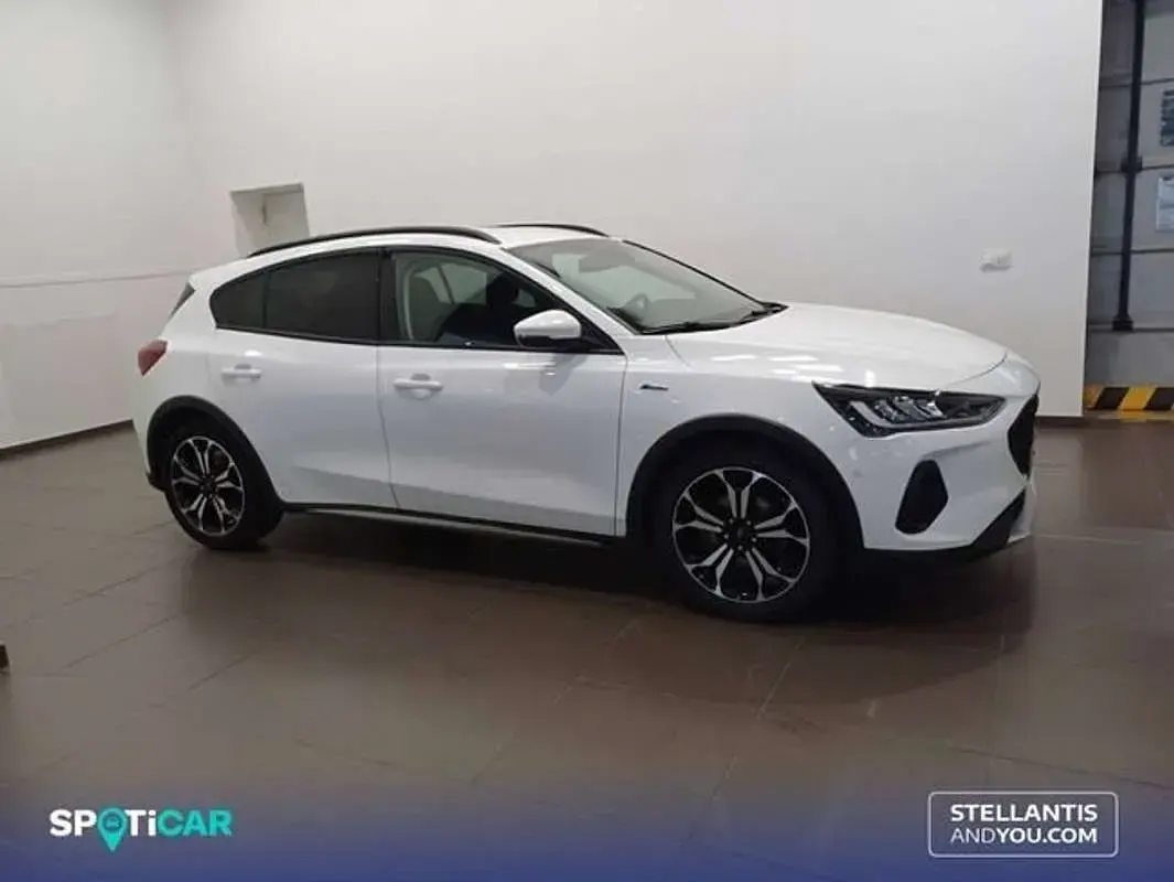 Usado Ford Focus Active 156 CV (114 kW) 2022 Blanco Berlina