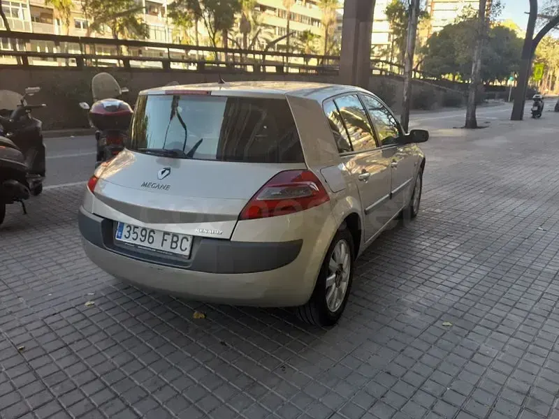 Usado Renault Mégane Authentique 105 CV (77 kW) 2006 Beige Berlina