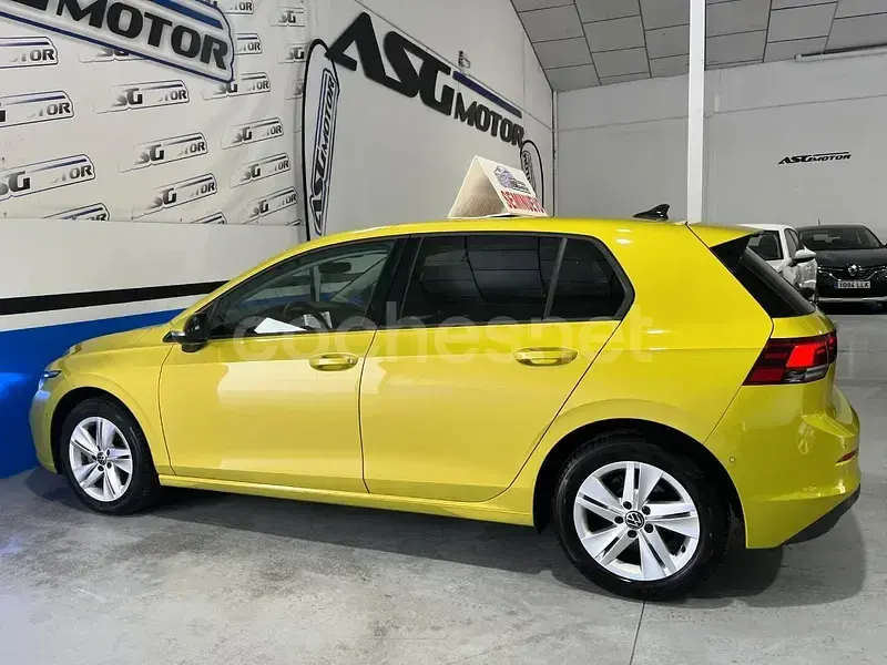 Usado VW Golf VIII Life 115 CV (84 kW) 2022 Verde Berlina