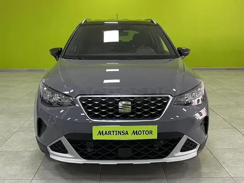 Usado Seat Arona Xperience 115 CV (84 kW) 2025 Gris / plata SUV