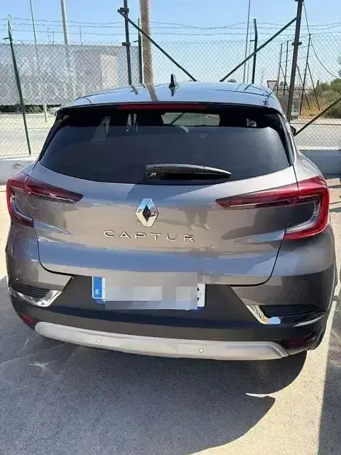 Usado Renault Captur Techno 90 CV (66 kW) 2023 Gris SUV