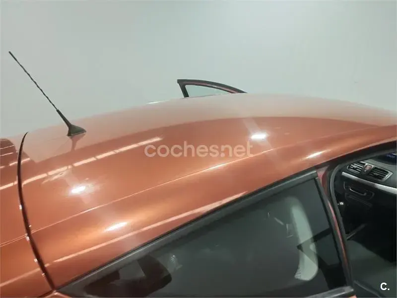Usado Renault Mégane Dynamique 130 CV (95 kW) 2010 Naranja Berlina
