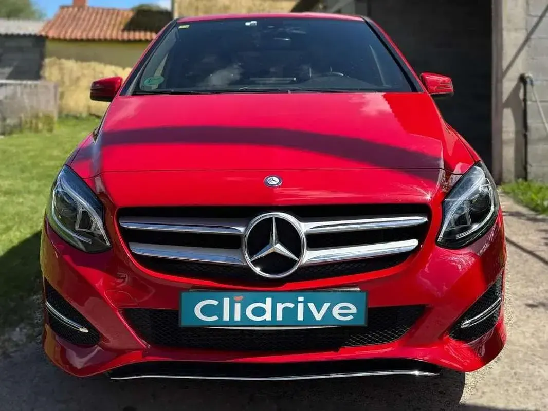 Usado Mercedes B200 136 CV (100 kW) 2015 Rojo Utilitario
