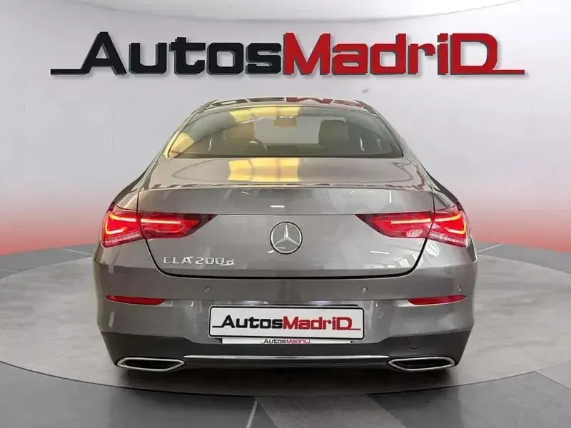 Usado Mercedes CLA200 151 CV (111 kW) 2022 Gris / plata Coupe