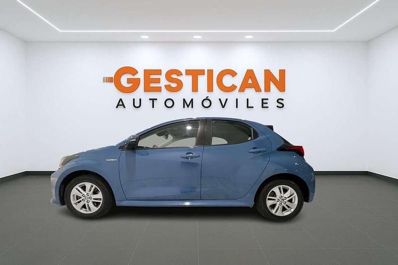Usado Toyota Yaris Hybrid Active 116 CV (85 kW) 2021 Azul Utilitario