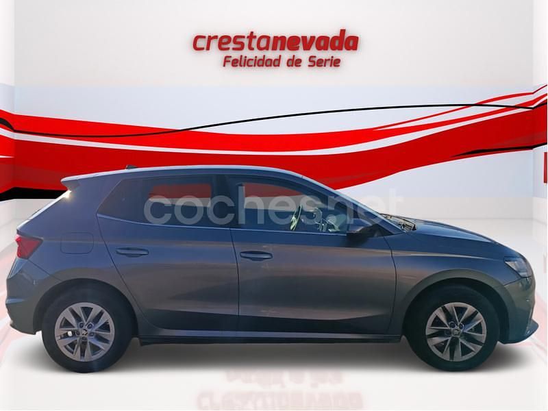 Usado Skoda Fabia Selection 80 CV (58 kW) 2024 Gris / plata Berlina