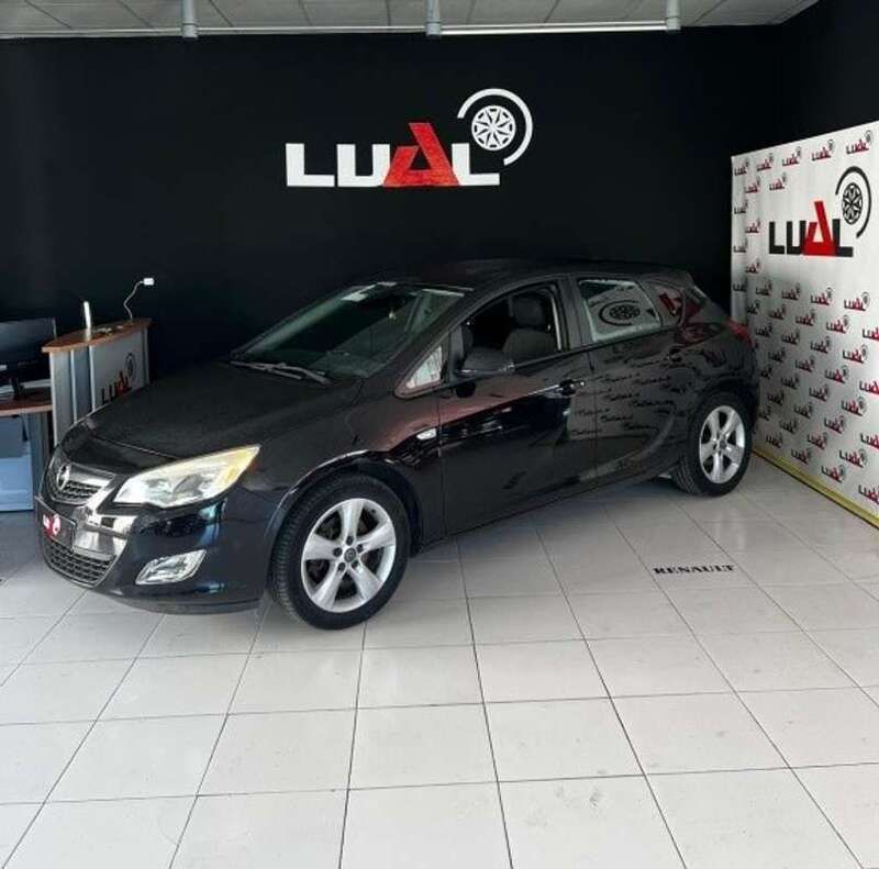 Negro Usado 2011 Opel Astra Cosmo Utilitario | 7900 € (Precio justo) - Imagen 1/4