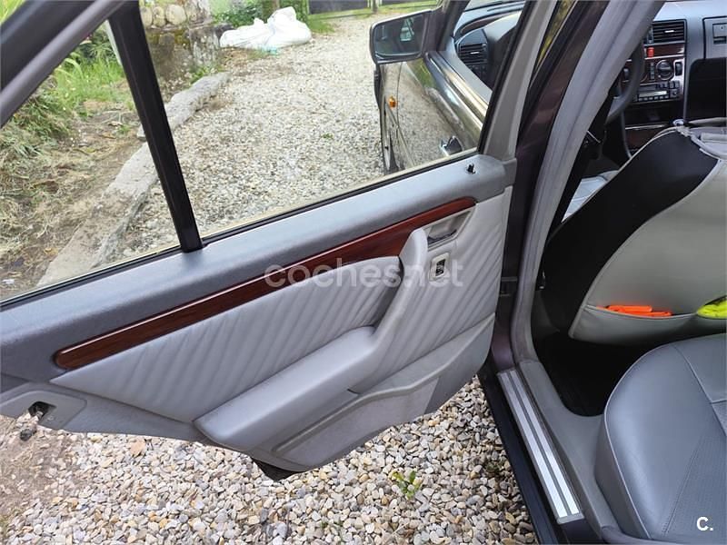 Usado Mercedes C180 Elegance 122 CV (89 kW) 1995 Azul Berlina