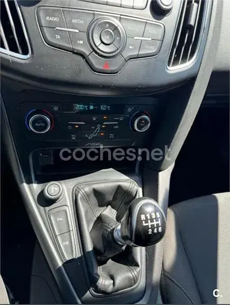 Usado Ford Focus Trend 115 CV (84 kW) 2015 Rojo Berlina