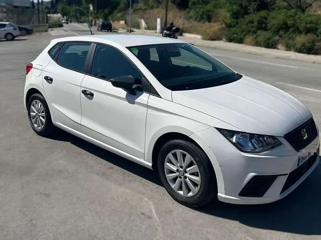 Usado Seat Ibiza Style 75 CV (55 kW) 2020 Blanco Utilitario