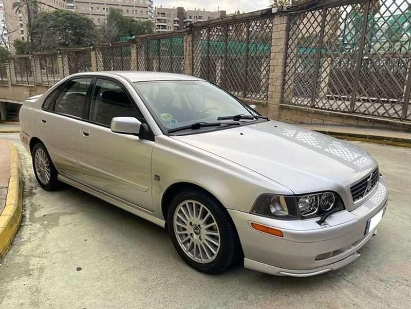Usado Volvo S40 122 CV (89 kW) 2004 Plateado Berlina
