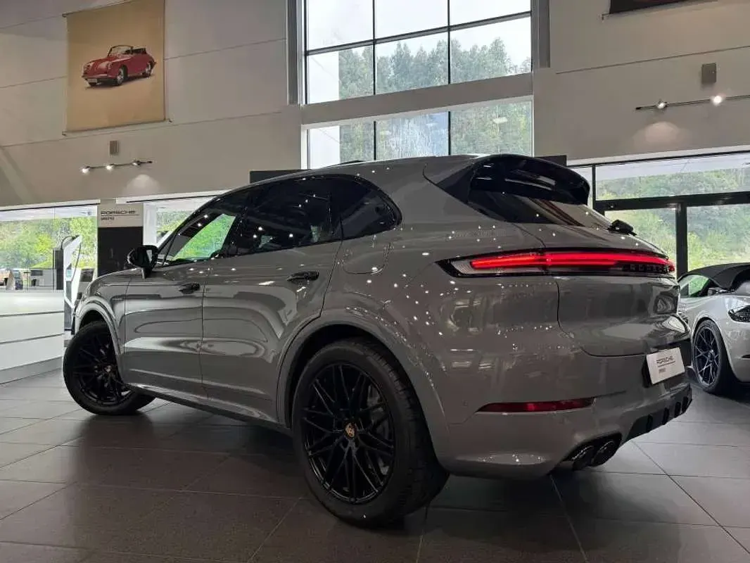 Usado Porsche Cayenne Black Edition 470 CV (345 kW) 2026 Gris SUV