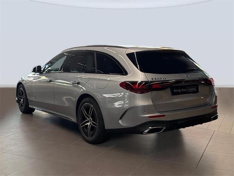 Usado Mercedes E300 313 CV (230 kW) 2024 Plata hightech Berlina