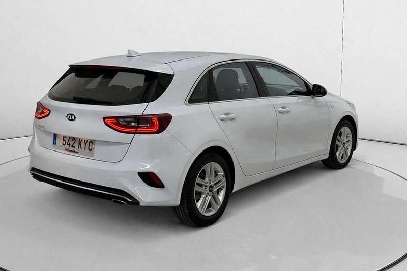 Usado Kia Ceed 120 CV (88 kW) 2019 Blanco Utilitario