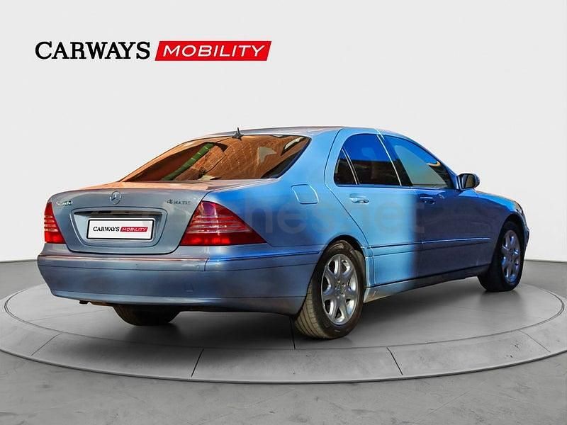 Usado Mercedes S500 306 CV (225 kW) 2004 Gris / plata Berlina
