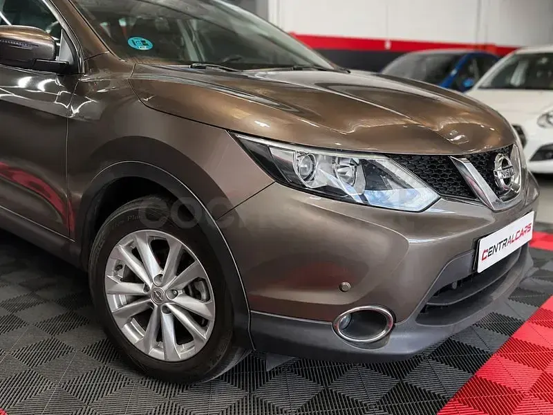 Usado Nissan Qashqai N-TEC 115 CV (84 kW) 2014 Marrón SUV