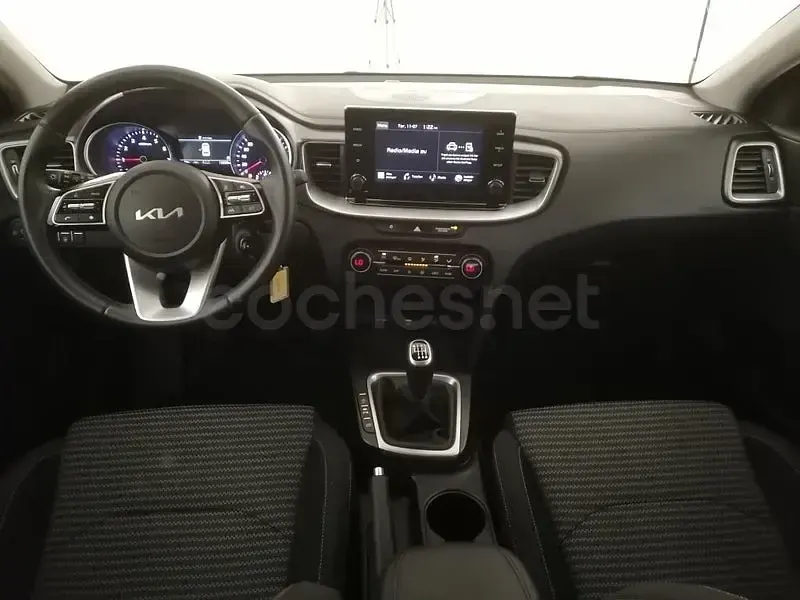 Usado Kia Ceed 120 CV (88 kW) 2023 Blanco Utilitario
