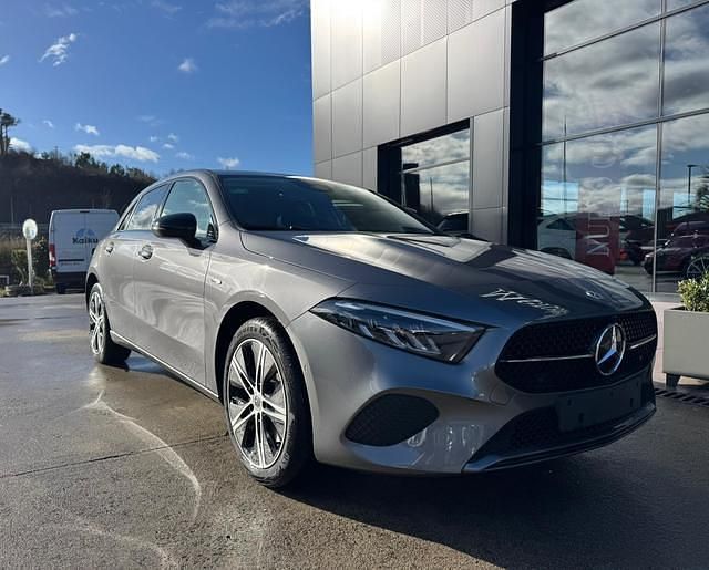 Nuevo Mercedes A160 218 CV (160 kW) 2025 Gris Berlina