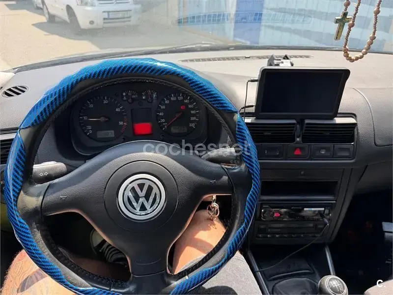 Usado VW Golf IV 110 CV (80 kW) 2002 Gris / plata Berlina