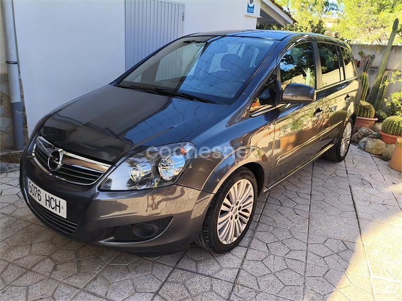 Usado Opel Zafira Enjoy Plus 110 CV (80 kW) 2011 Gris / plata Monovolumen