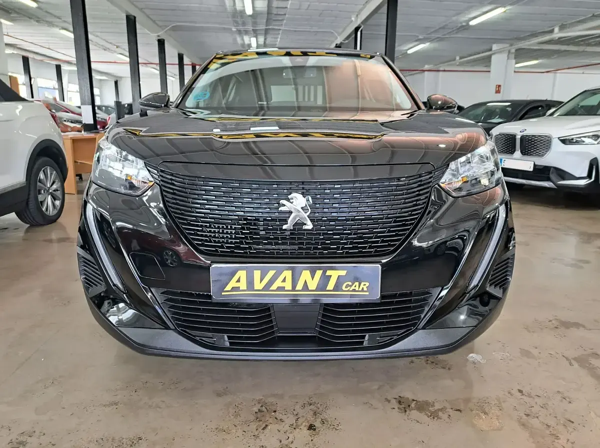 Usado Peugeot 2008 Active 100 CV (73 kW) 2021 Negro SUV