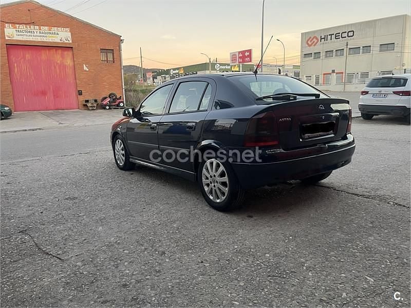 Usado Opel Astra Elegance 100 CV (73 kW) 2002 Azul Berlina