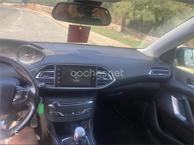 Usado Peugeot 308 Allure 120 CV (88 kW) 2015 Negro Berlina