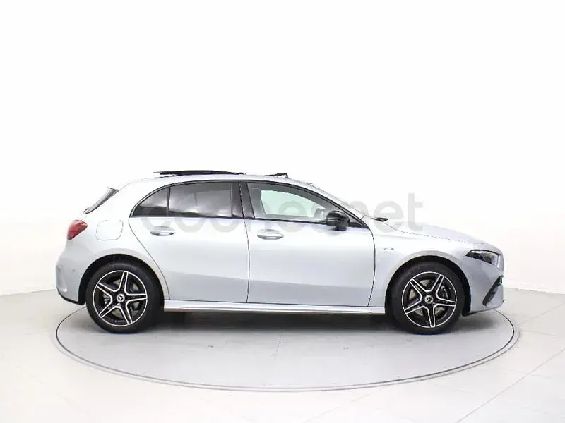 Usado Mercedes A250 218 CV (160 kW) 2025 Gris / plata Berlina