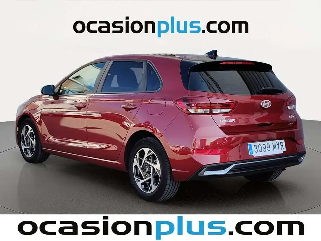 Usado Hyundai i30 101 CV (74 kW) 2025 Rojo Utilitario