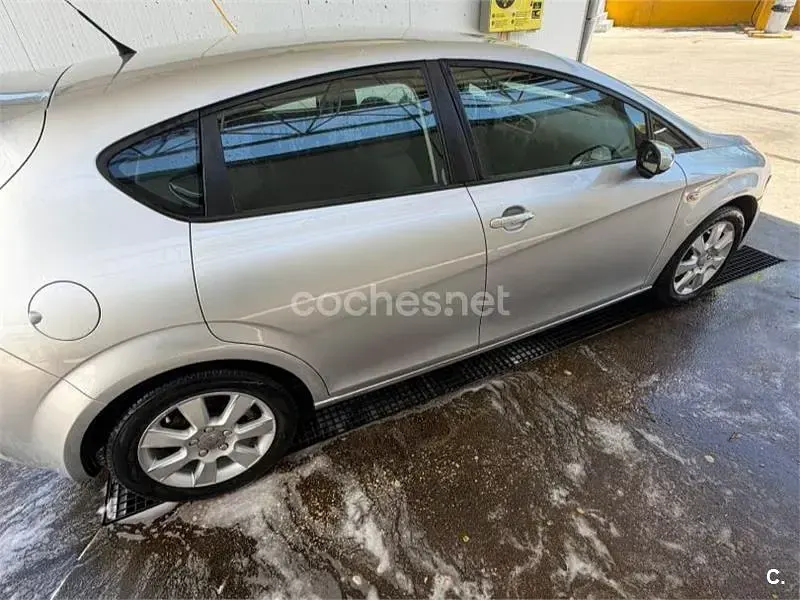 Usado Seat Leon Reference 102 CV (75 kW) 2008 Gris / plata Utilitario