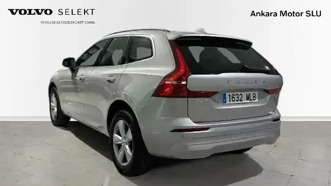 Käytetty Volvo XC60 Core 197 HP (144 kW) 2023 Hopea Katumaasturi