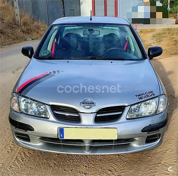 Usado Nissan Almera Comfort 90 CV (66 kW) 2002 Gris / plata Berlina