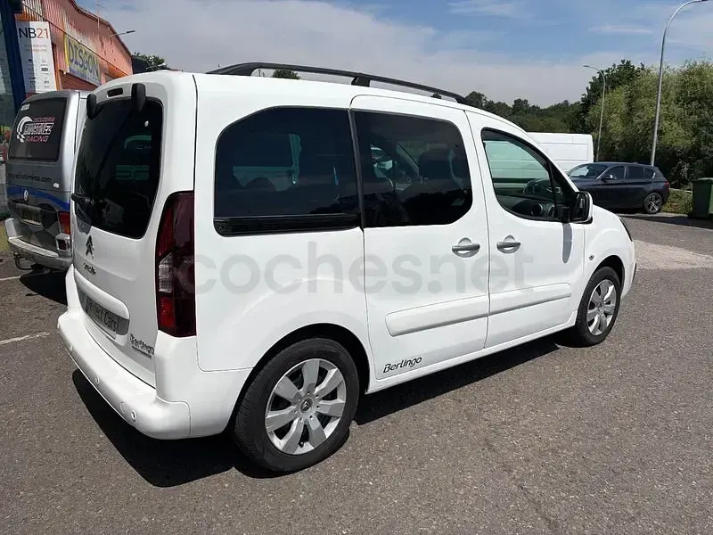 Usado Citroën Berlingo Feel 100 CV (73 kW) 2016 Blanco Monovolumen