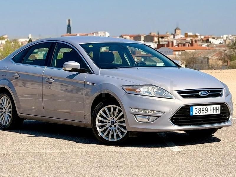 Usado Ford Mondeo Titanium 140 CV (102 kW) 2011 Gris / plata Berlina