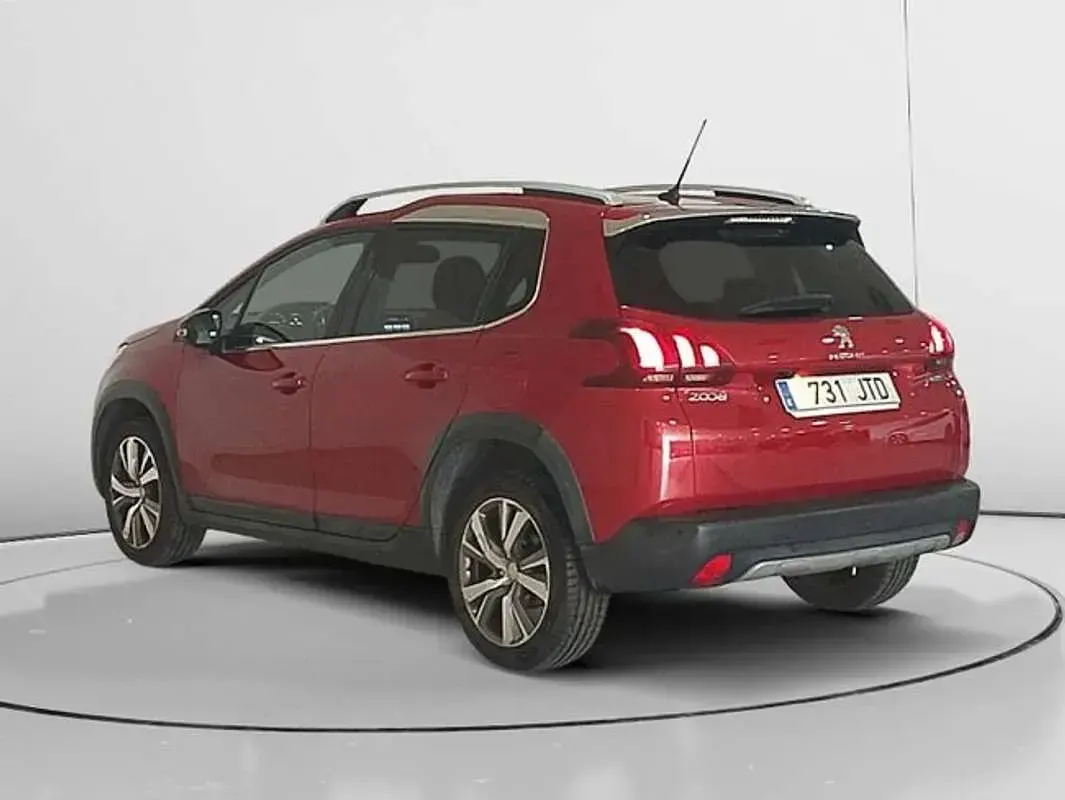 Usado Peugeot 2008 Allure 110 CV (80 kW) 2016 Rojo SUV