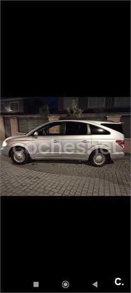 Usado Ssangyong (KGM) Rodius 165 CV (121 kW) 2006 Gris / plata Monovolumen